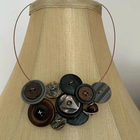 Buttons - necklace - Picture 1 of 8